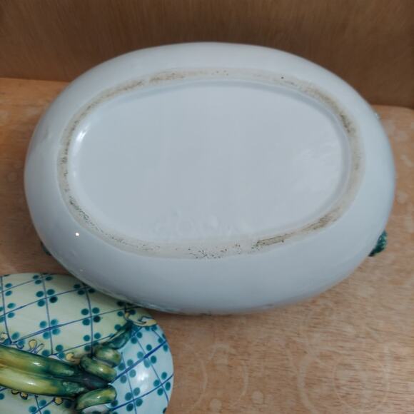 Signed "Caldmaci G" Hand Painted Majolica Soup Tureen 13"L x 9"W x 8"H - Picture 8 of 8